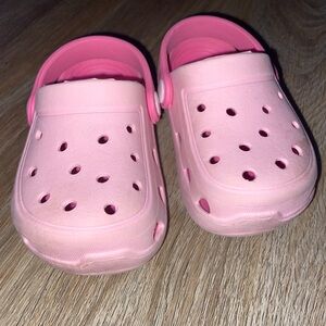 Faux Crocs Hot pink clog with strap - size 4-5c